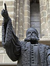 Honterus statue near the Black church, Photo: Peter Simon